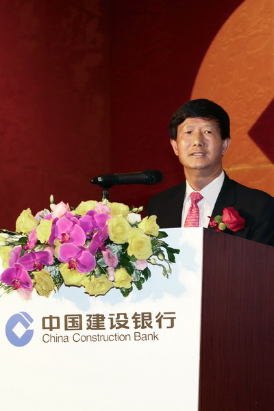 中国建设银行副行长胡哲一主持澳门分行成立庆祝酒会.